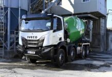 Iveco X-Way AD360X40BZ OFF — 8×4 Fahrgestell