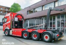 DAF XF 530 FAW 8×4 Fahrgestell